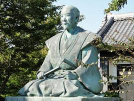 増田長盛の像