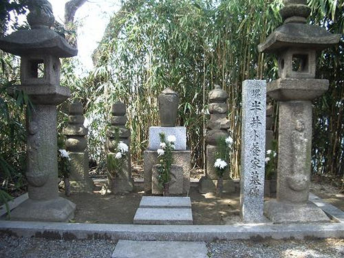 津田宗及一門の墓