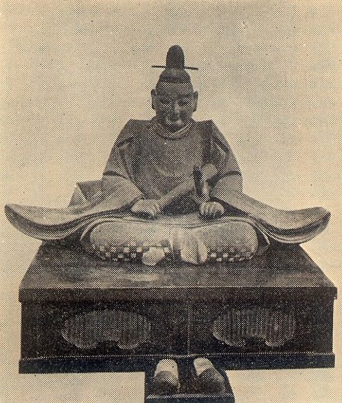 織田信秀の木像（万松寺 蔵）